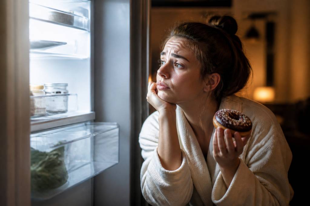Comment reconnaître la faim émotionnelle et éviter les grignotages qui freinent la perte de poids